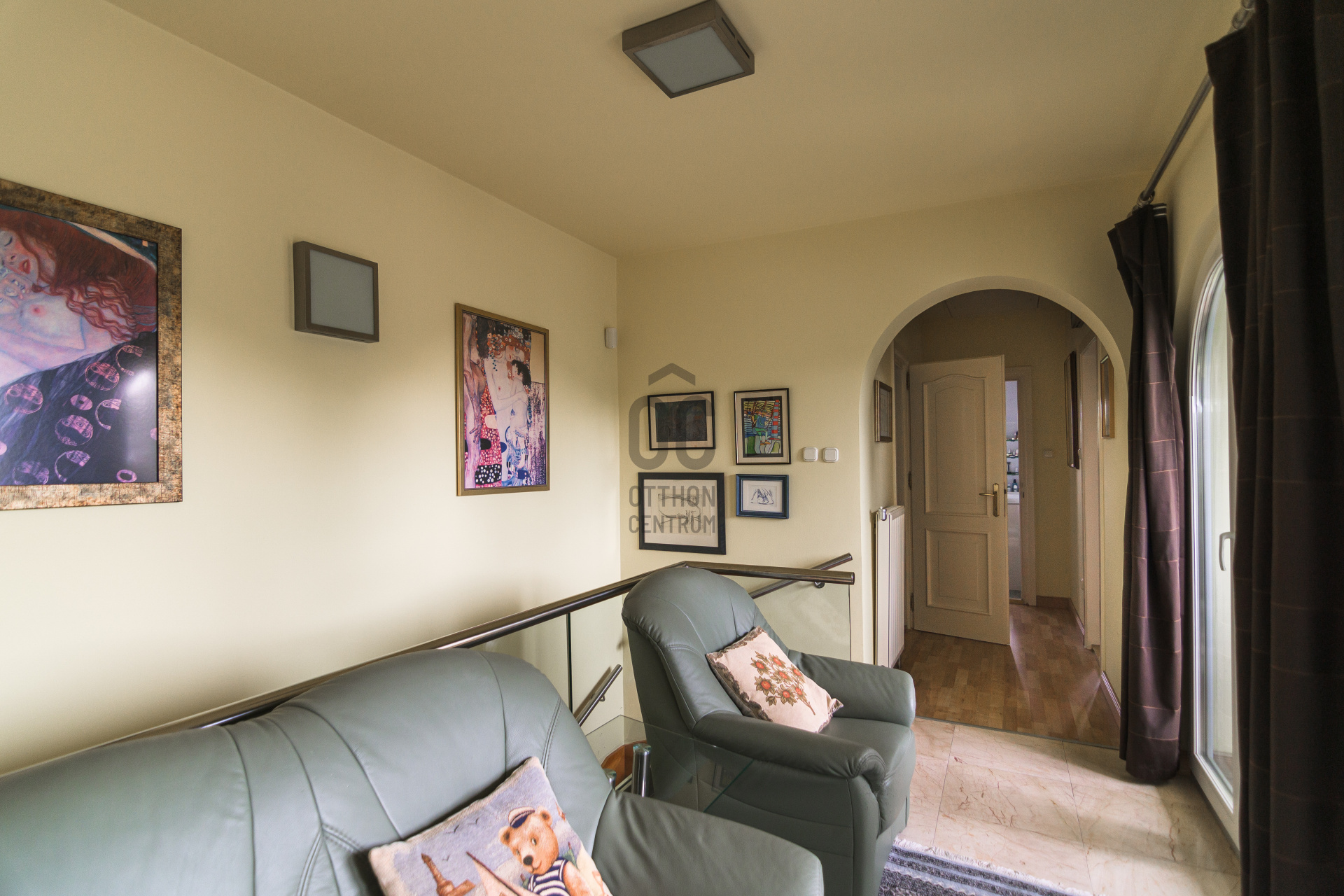 Gallery zoom image