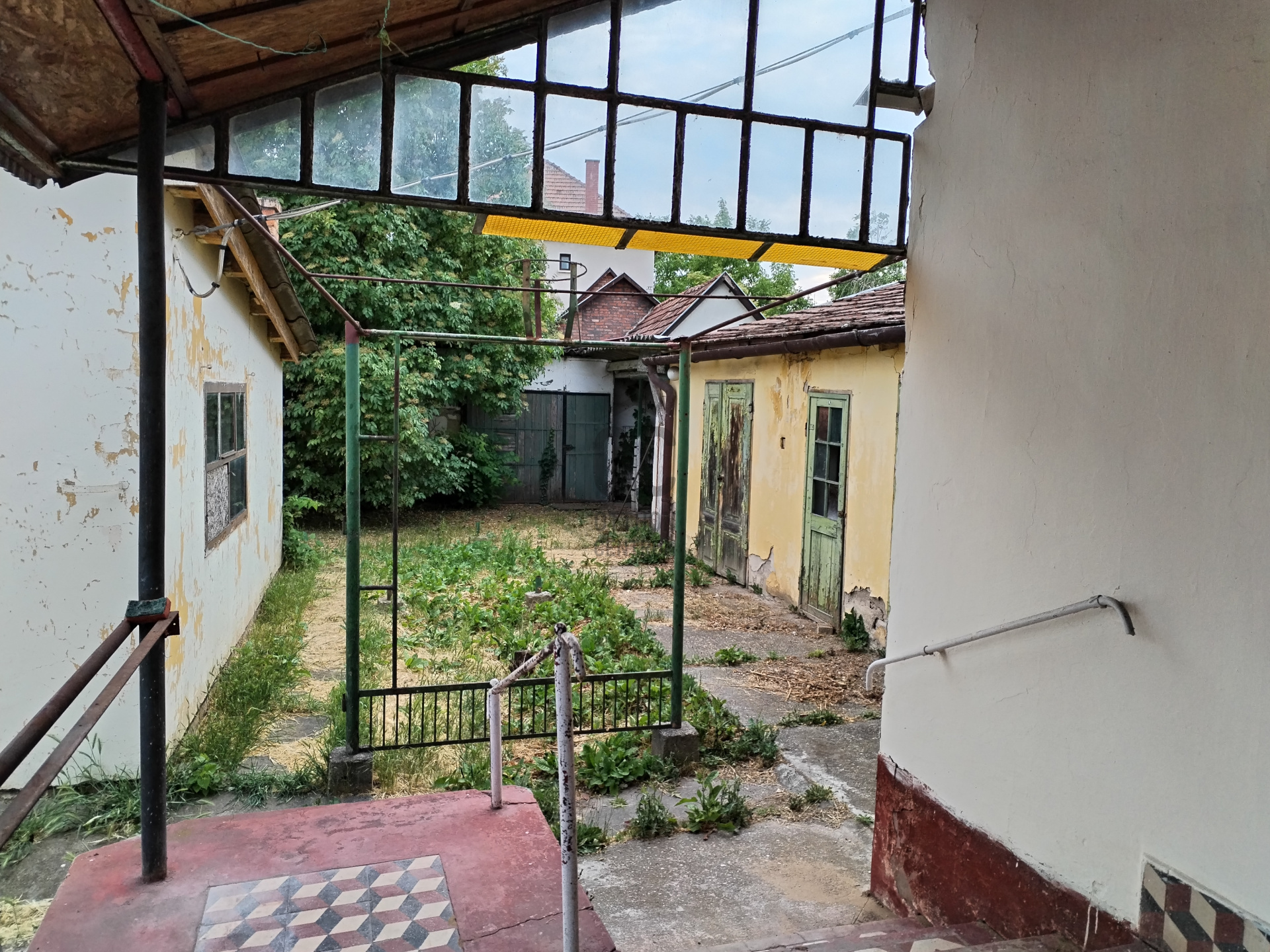 Gallery zoom image
