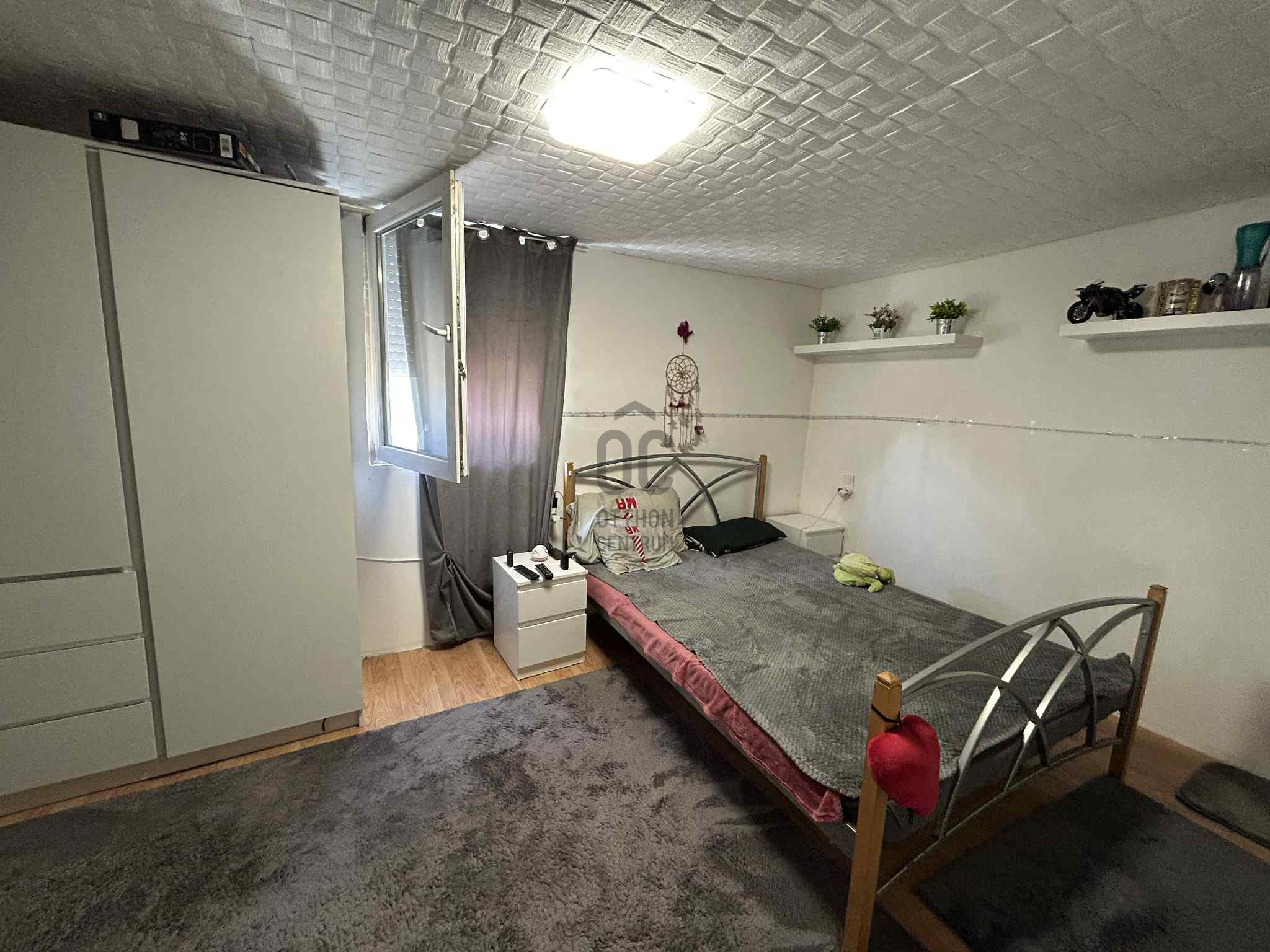 Gallery zoom image