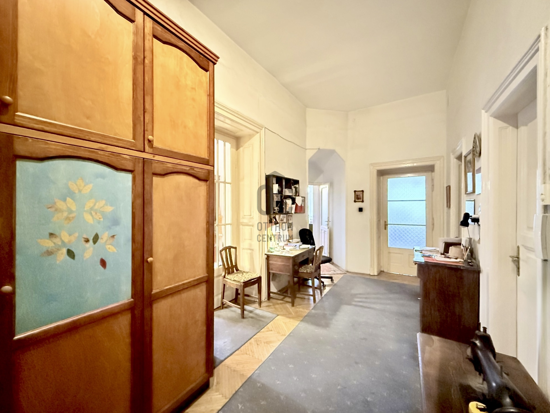 Gallery zoom image