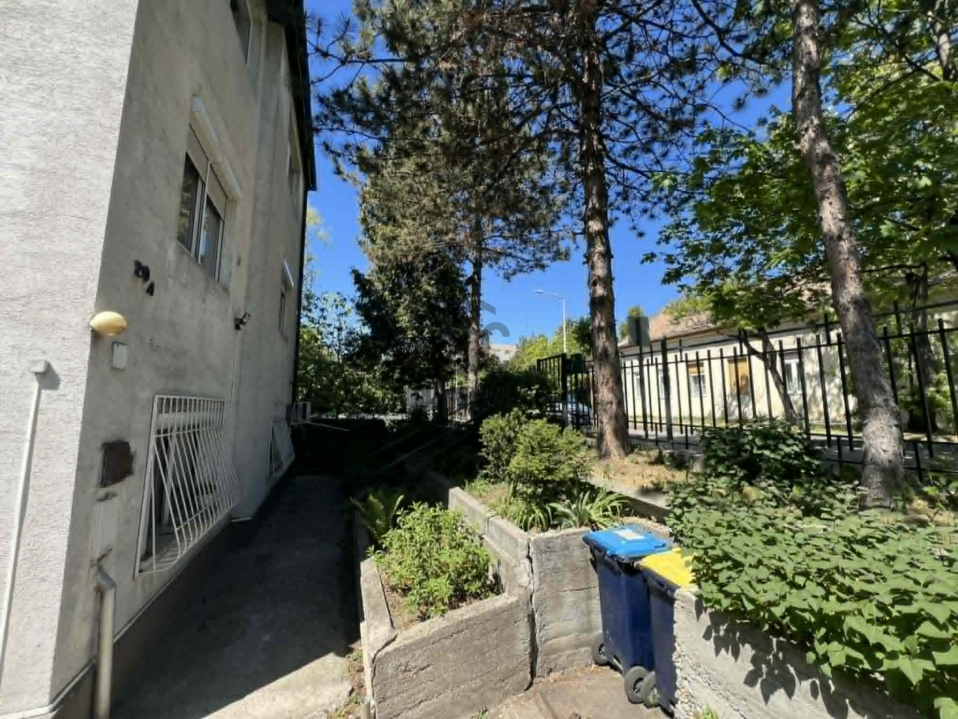Gallery zoom image