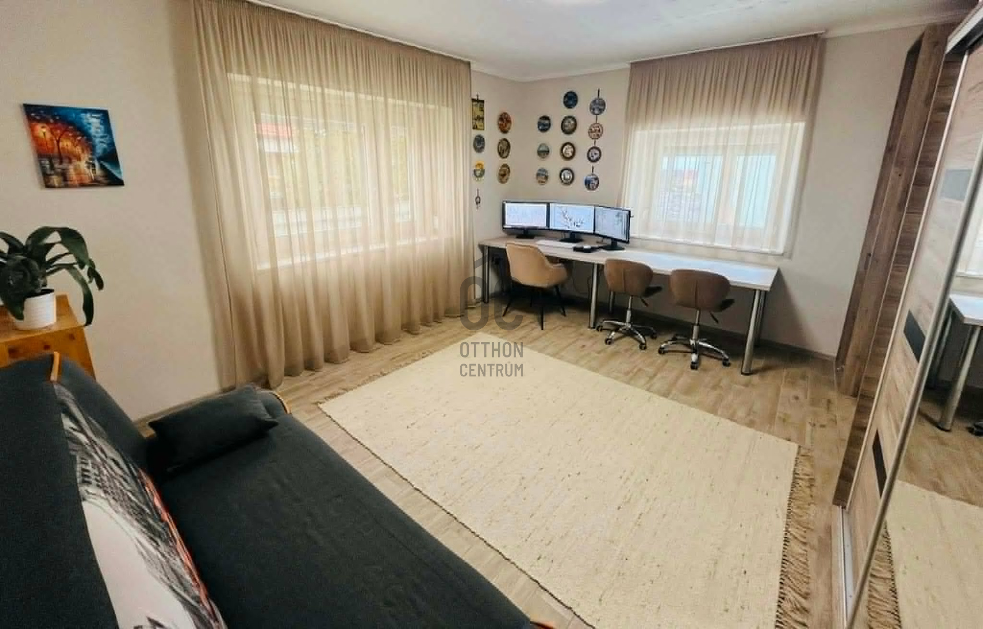 Gallery zoom image