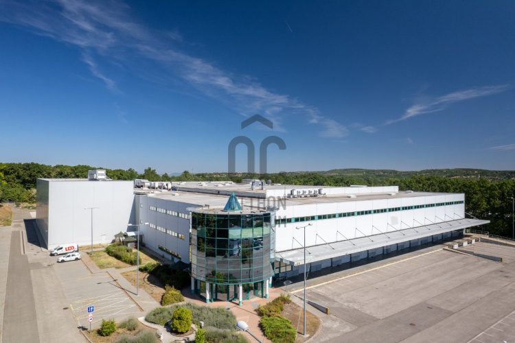 15000m² · Üzlethelyiség · € 6.213.582.800