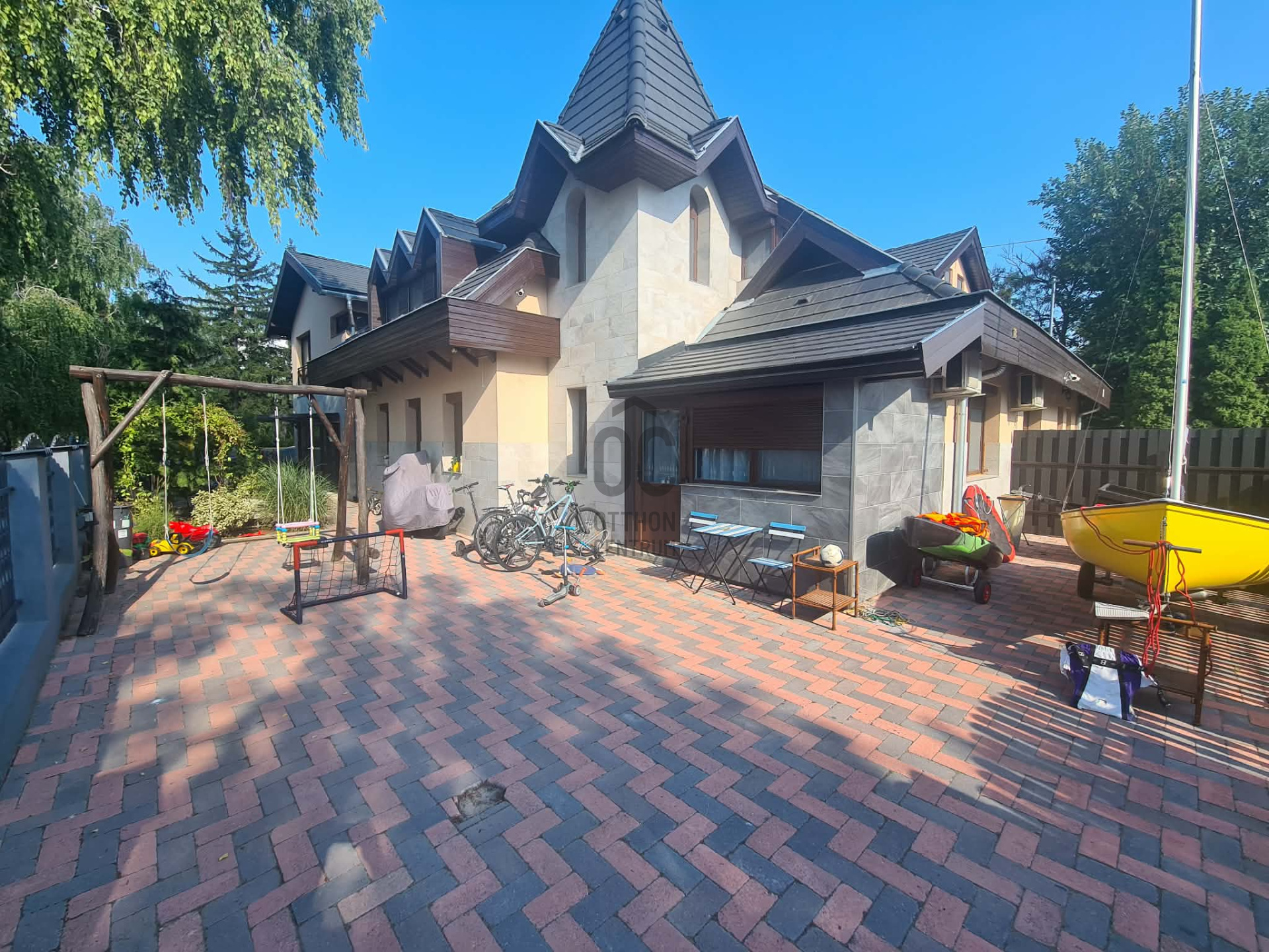 Gallery zoom image