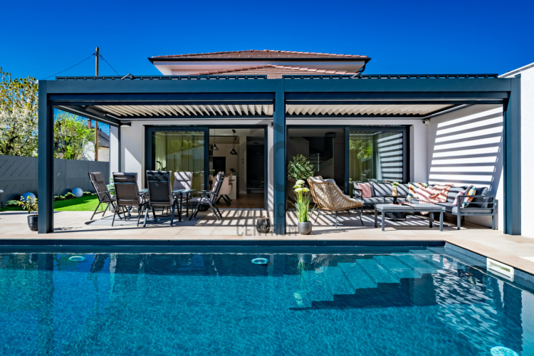 6 bed · 204m² · Családi ház · 389.000.000 Ft