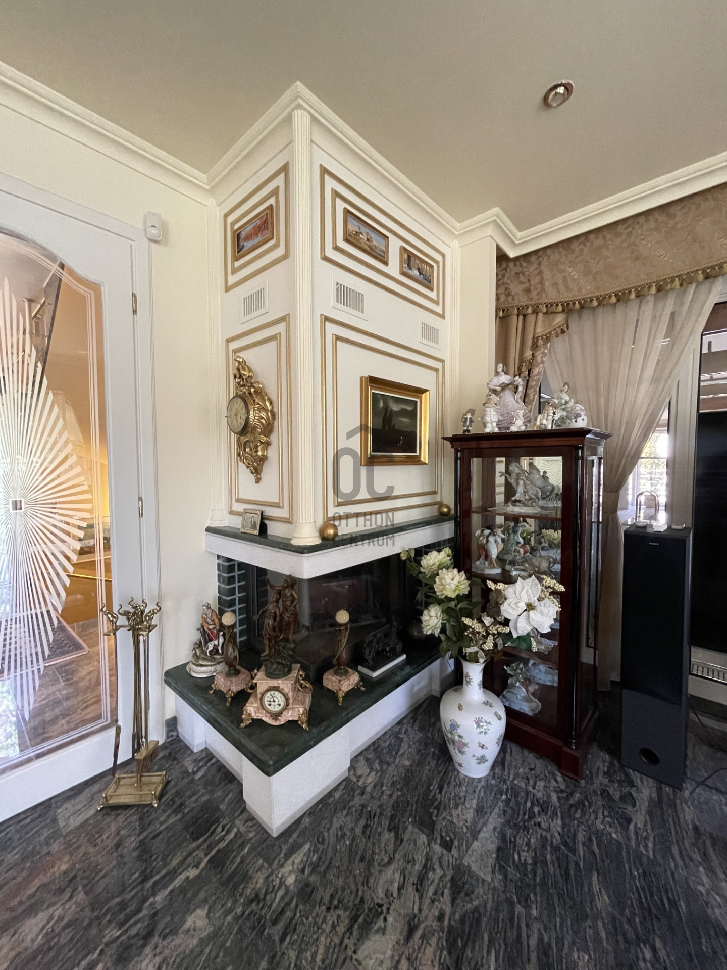 Gallery zoom image