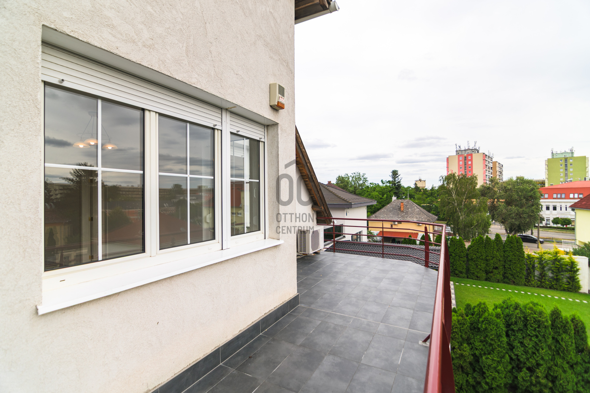 Gallery zoom image