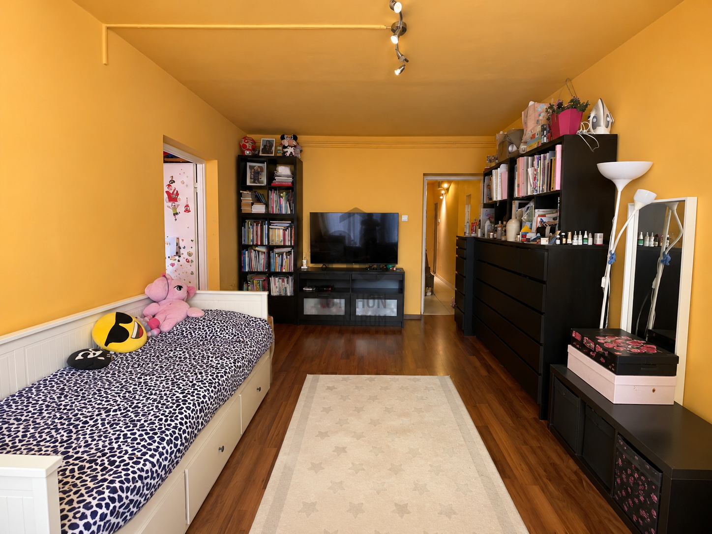 Gallery zoom image