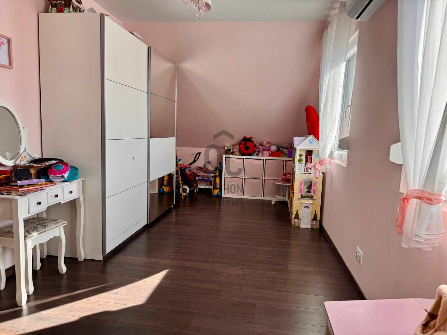 Gallery zoom image